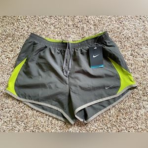 Nike Athletic Running gray green Shorts built-in gray under Shorts pocket size S